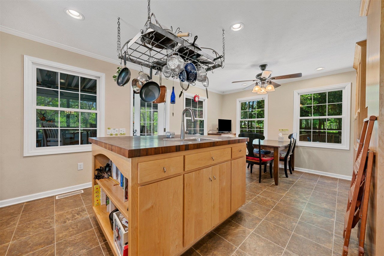 2037 Middle Bridge Road Property Photo 33