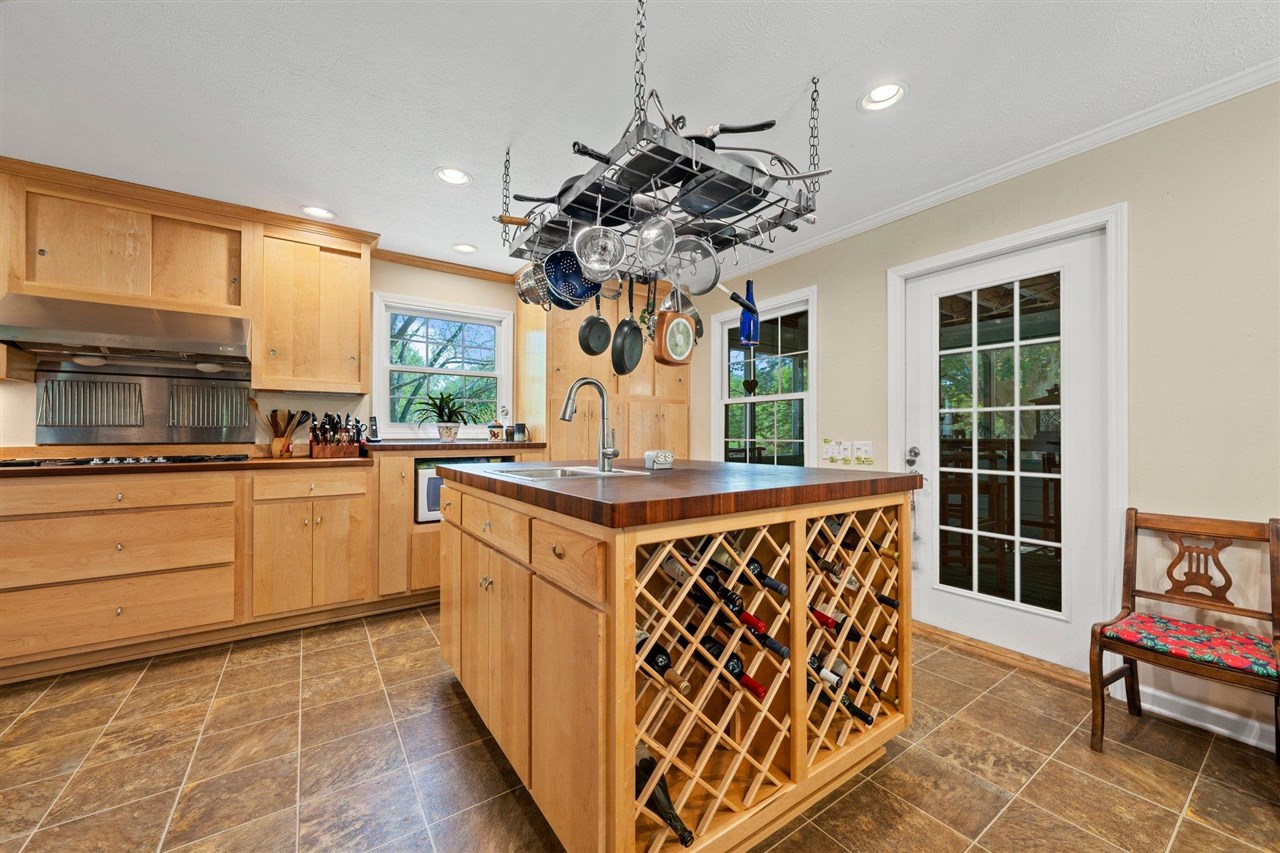2037 Middle Bridge Road Property Photo 34