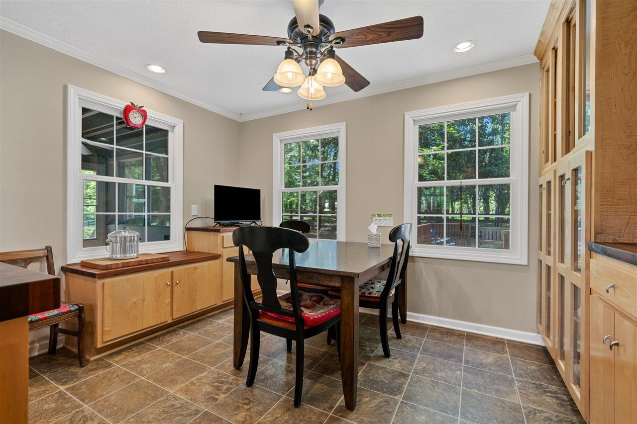 2037 Middle Bridge Road Property Photo 37