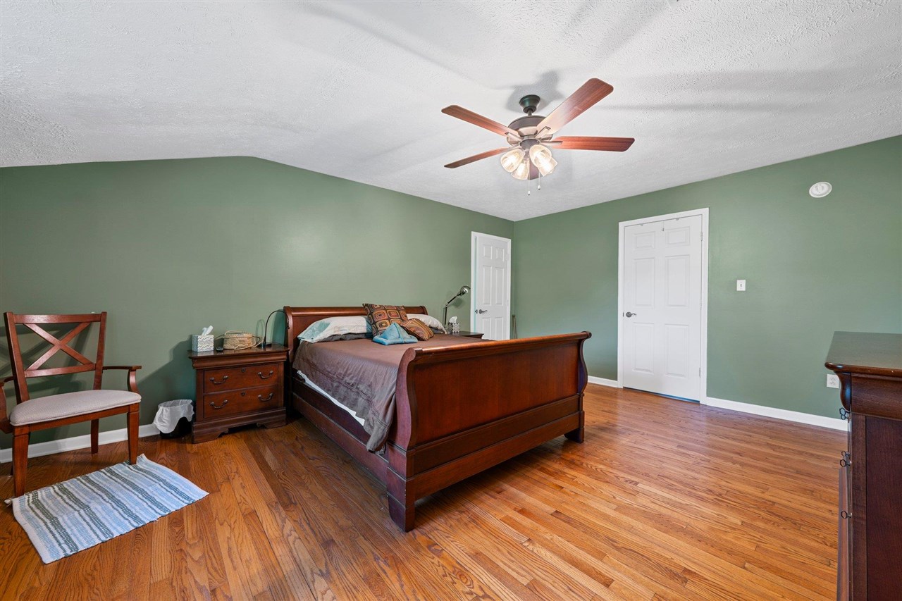 2037 Middle Bridge Road Property Photo 41