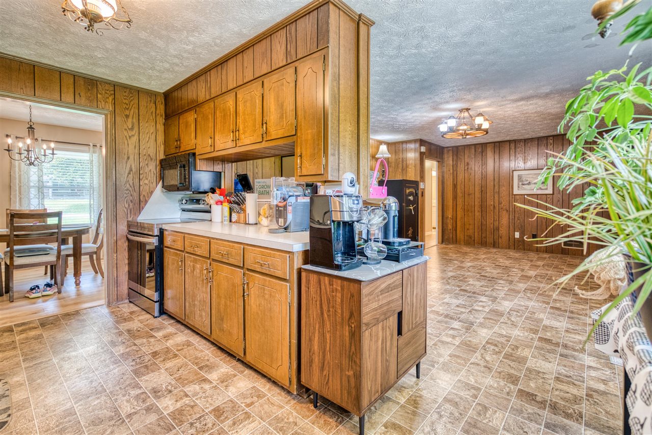 260 Walters Avenue Property Photo 5