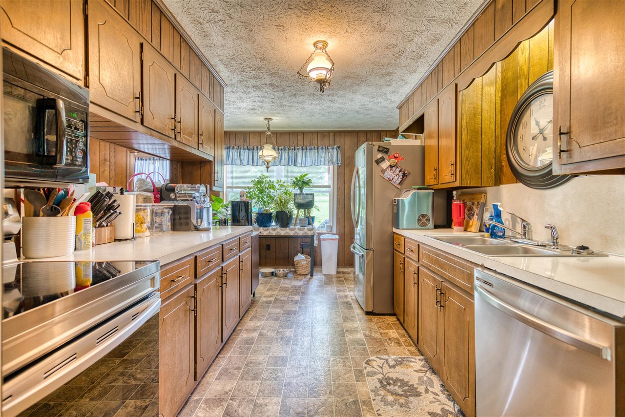 260 Walters Avenue Property Photo 6