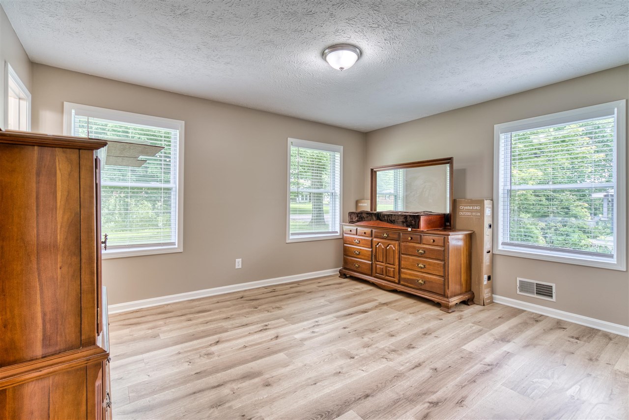 260 Walters Avenue Property Photo 21