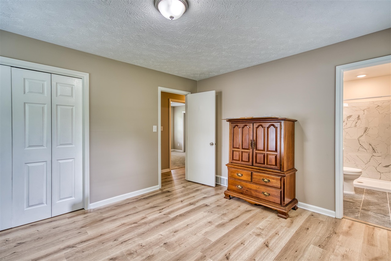 260 Walters Avenue Property Photo 22