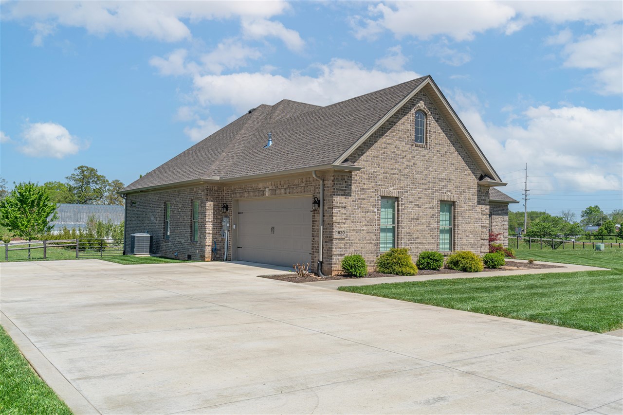 1620 Fords Farm Avenue Property Photo 3