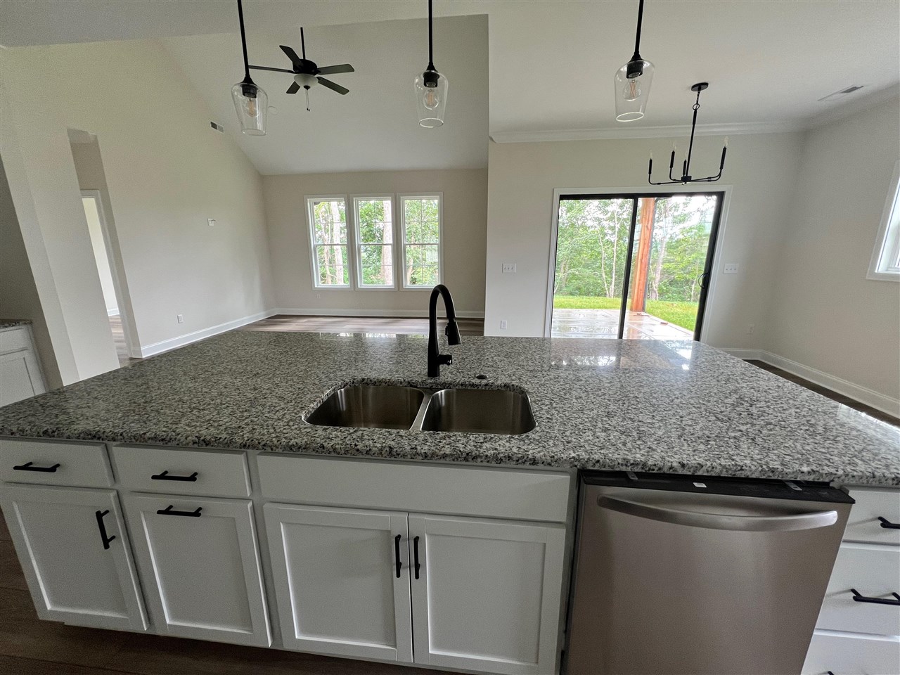 2206 Annapolis Court Property Photo 6