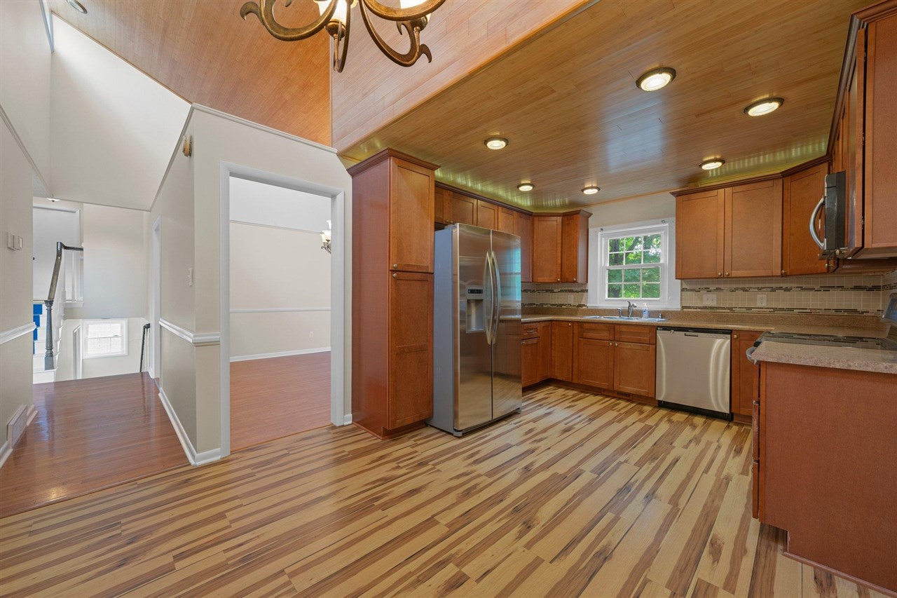 221 Dorchester Drive Property Photo 7