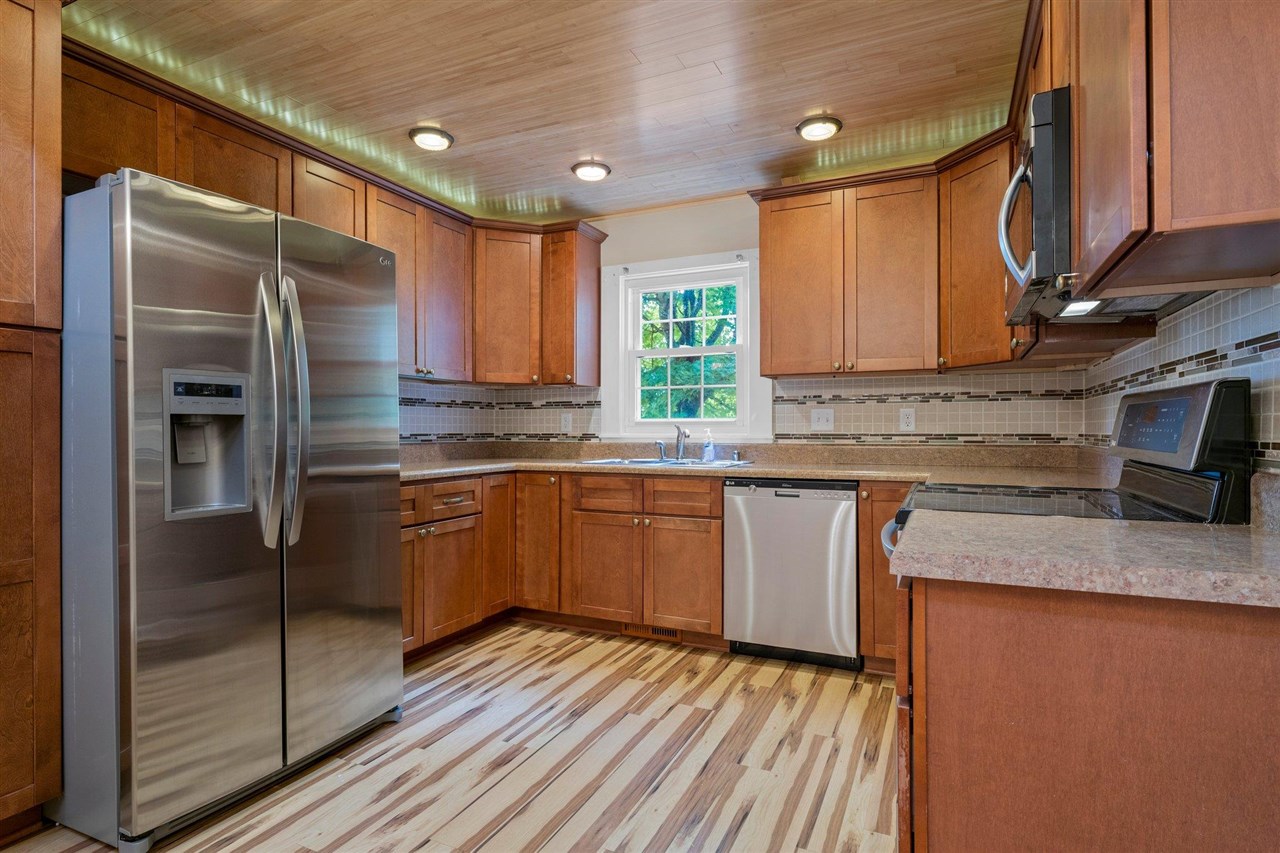 221 Dorchester Drive Property Photo 9