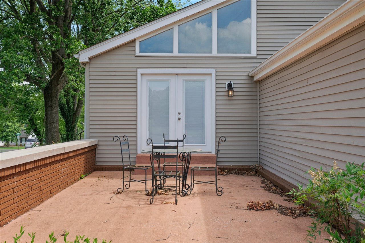 221 Dorchester Drive Property Photo 28