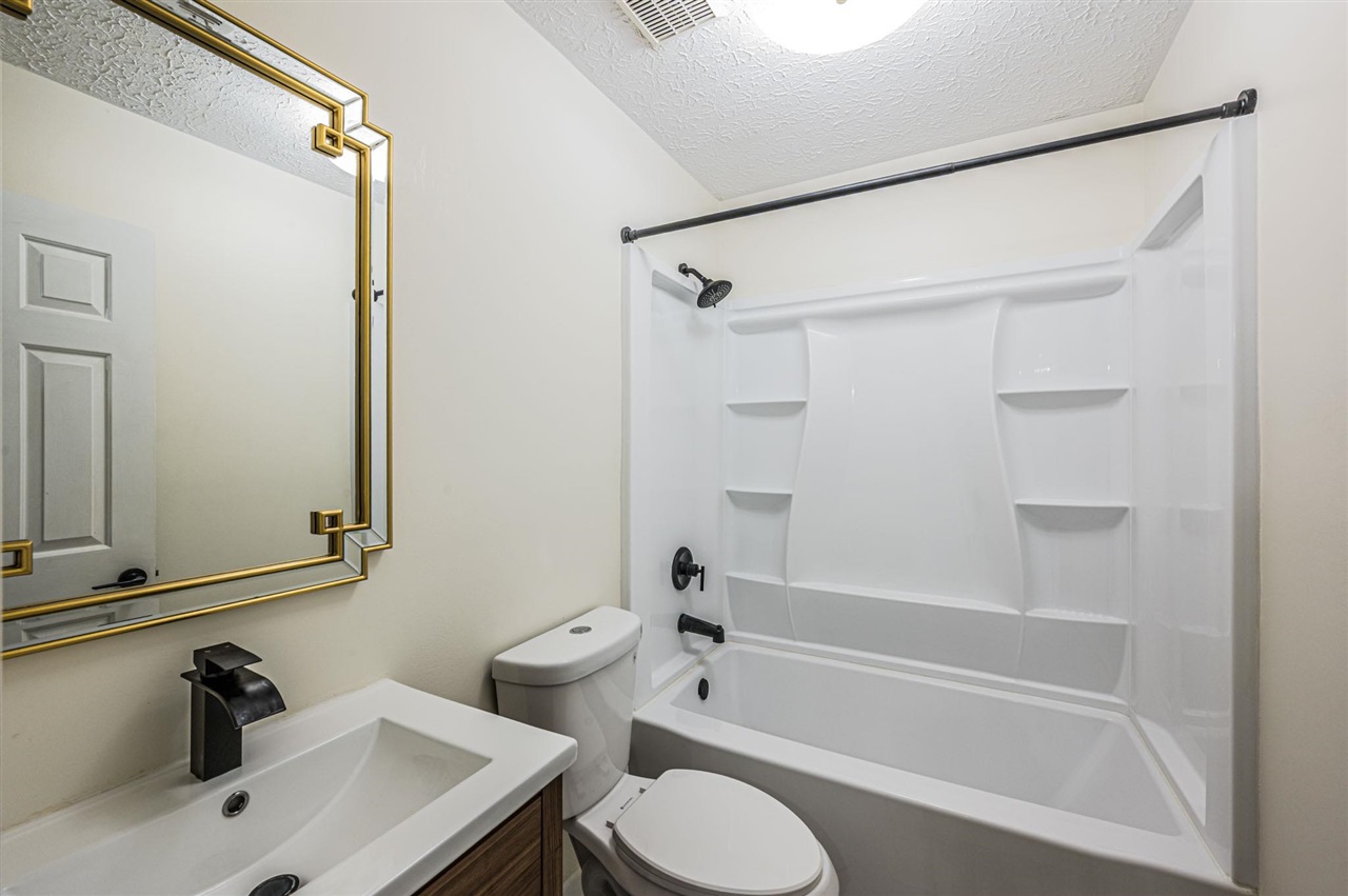 2908 Carriage Hill Drive Property Photo 18