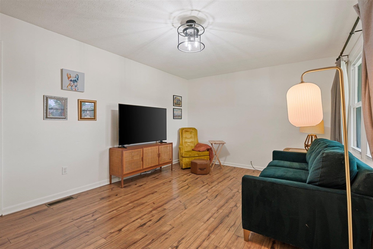 172 Rolling Drive Property Photo 4