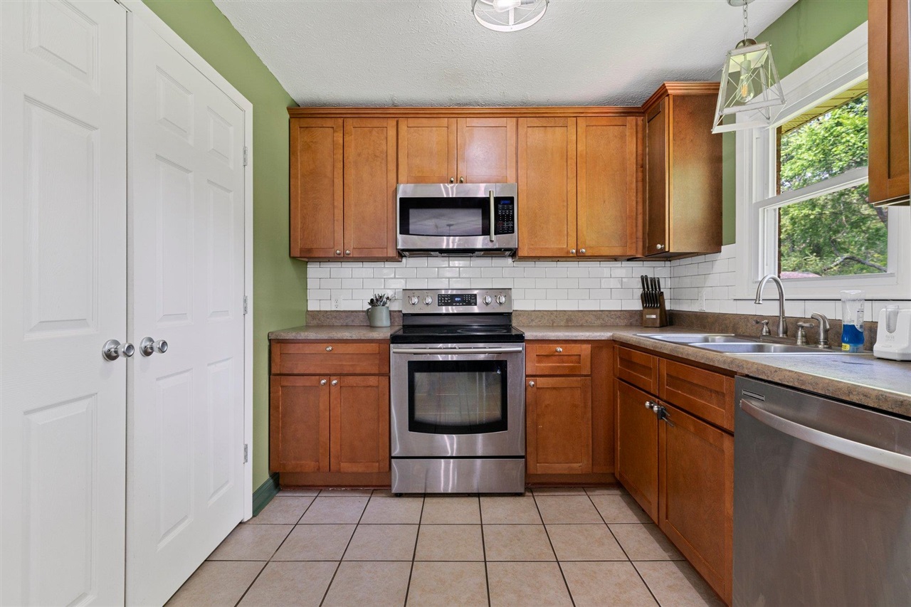 172 Rolling Drive Property Photo 6