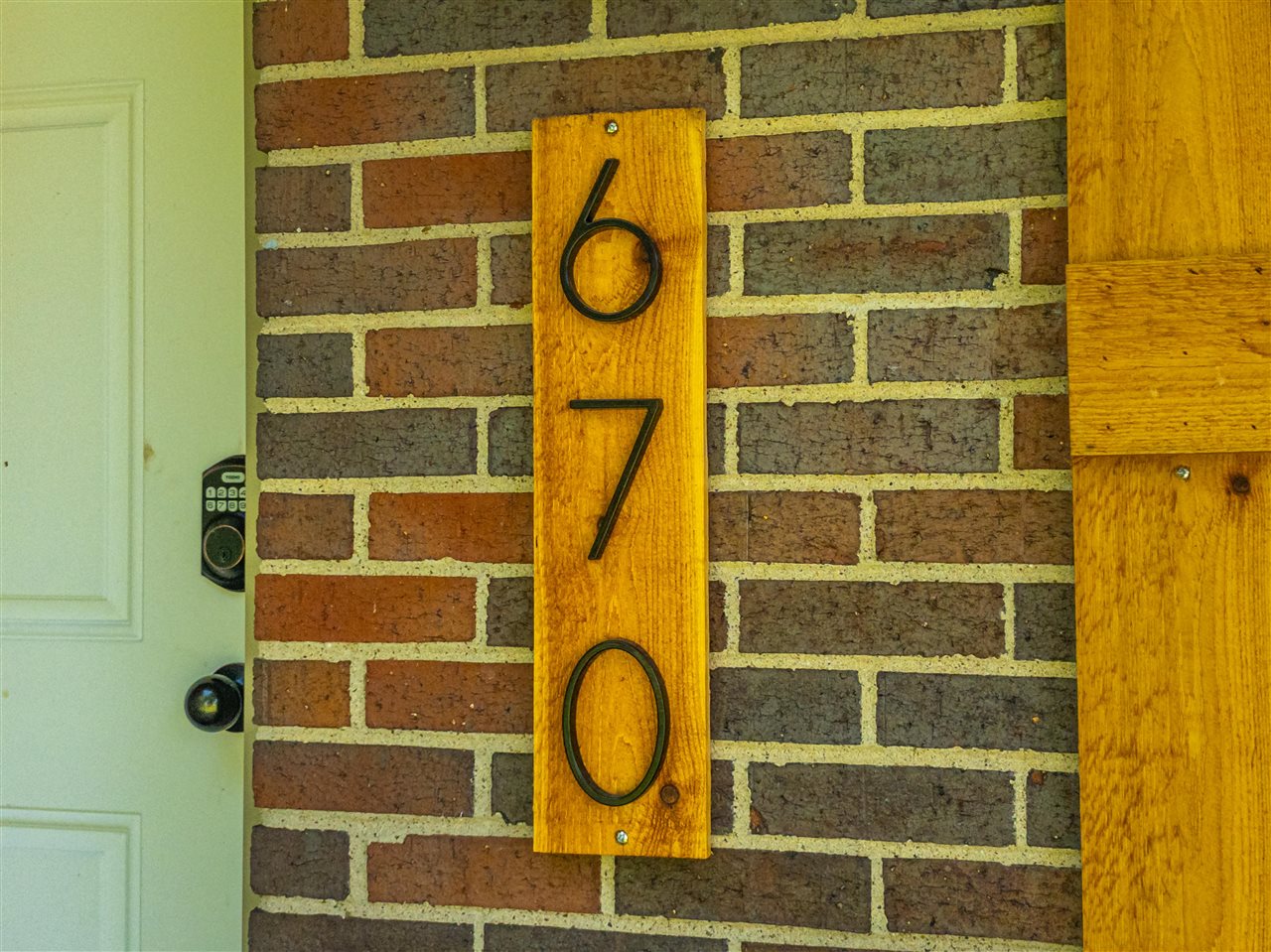 670 Clark Circle Property Photo 3