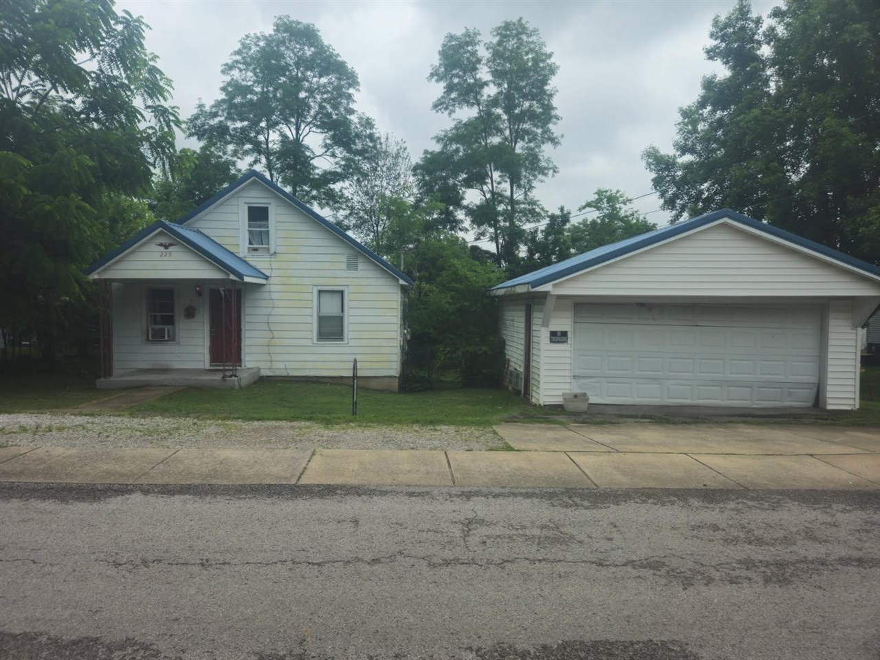 229 Eastview Drive Property Photo 2