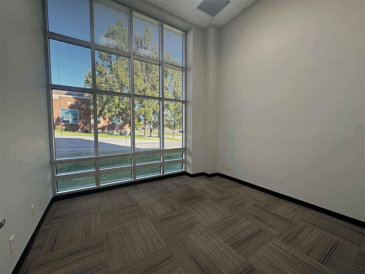 1690 Ring Road Property Photo 12