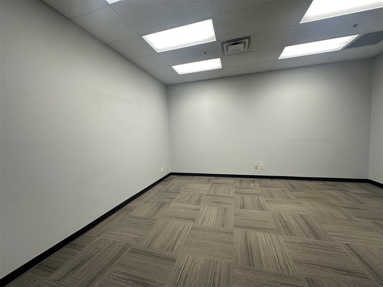 1690 Ring Road Property Photo 15
