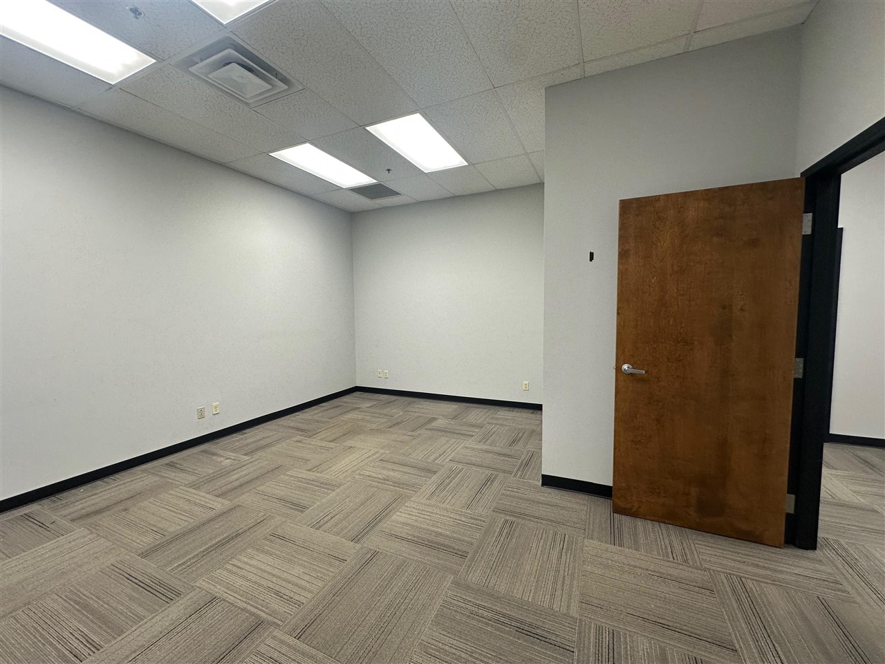 1690 Ring Road Property Photo 16