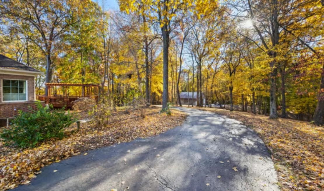 8425 Cemetery Road Property Photo 4