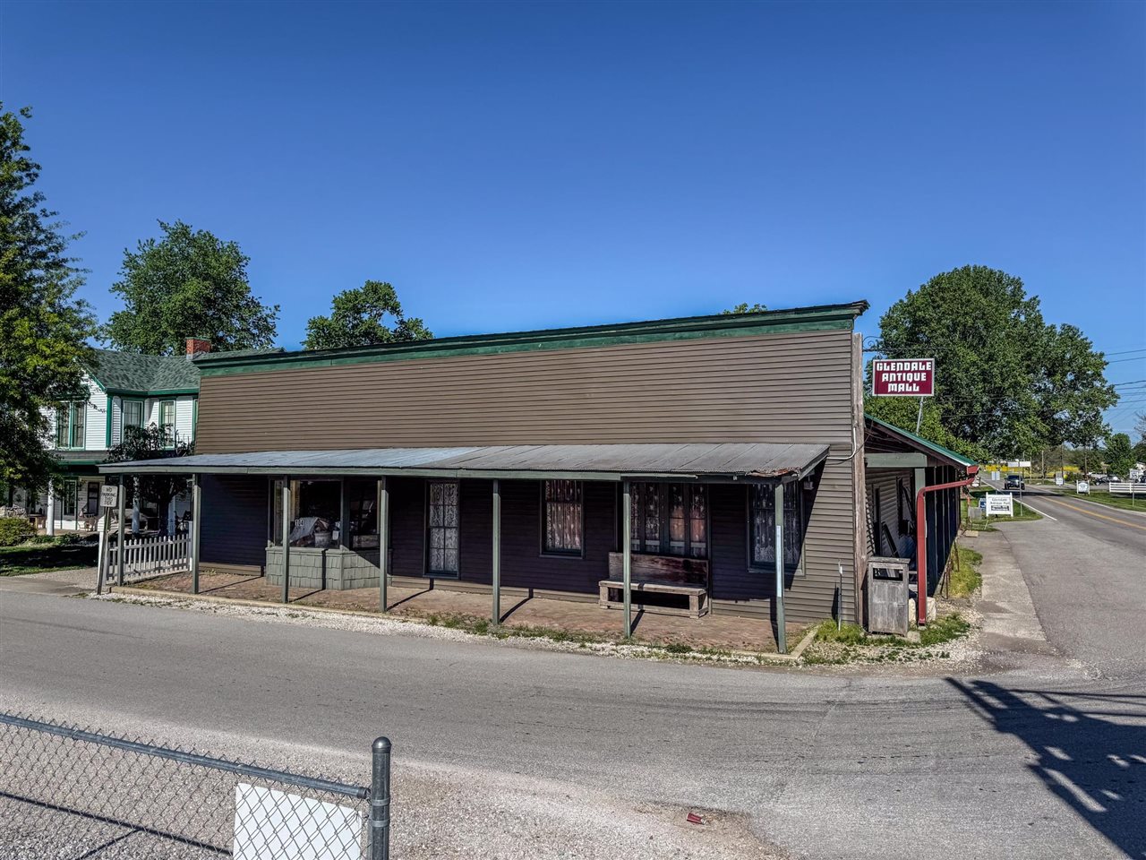 104 E Railroad Avenue