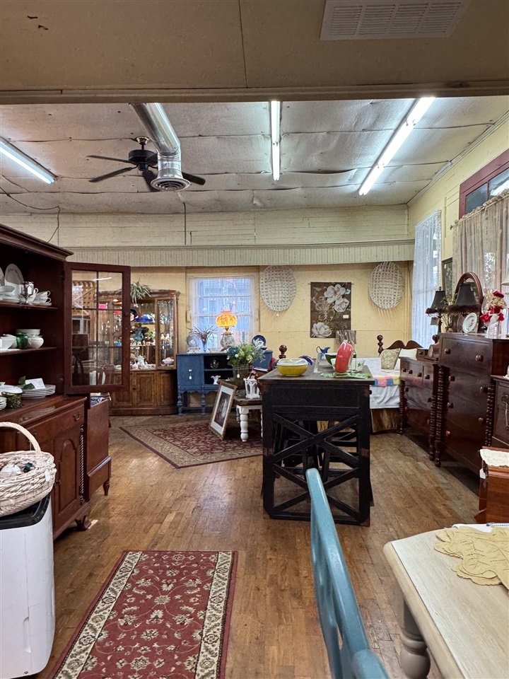 104 E Railroad Avenue Property Photo 11