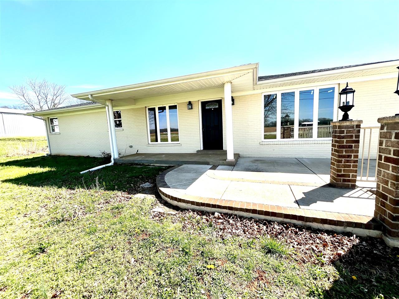 8691 Russellville Road Property Photo 1