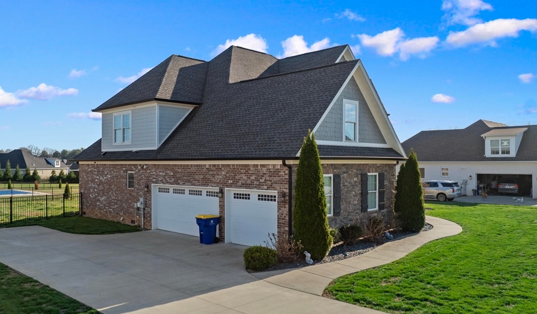 8634 Pebblestone Lane Property Photo 3