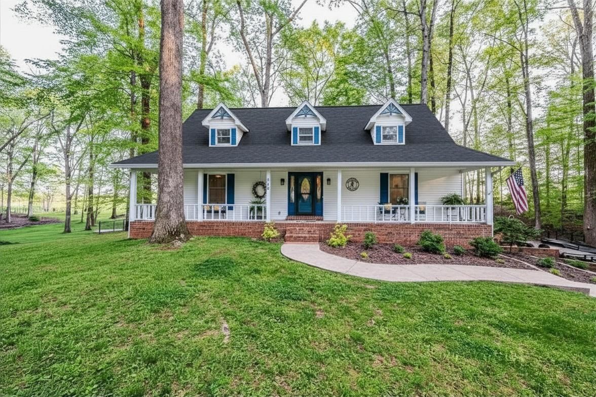 260 Mooreborough Drive Property Photo 1