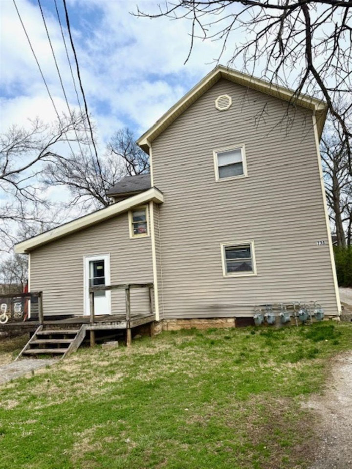 736 E 12th Street Property Photo 1
