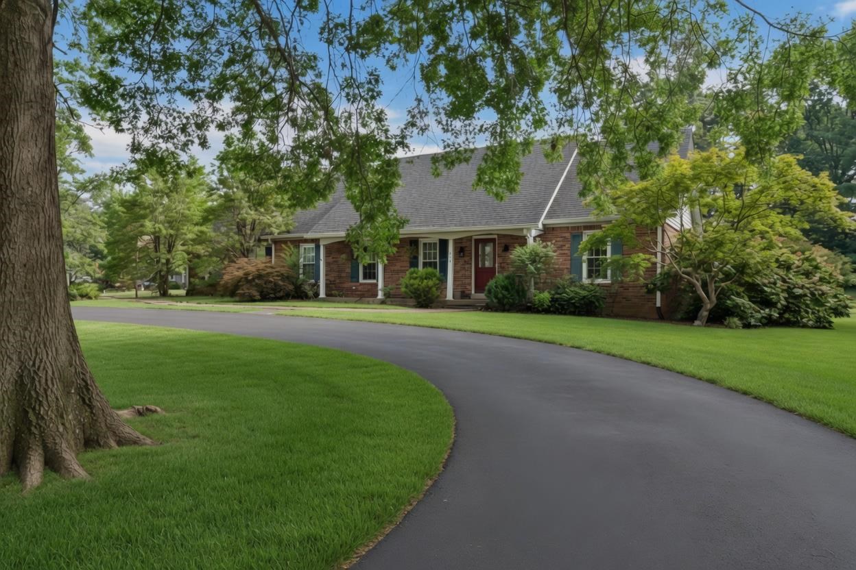 518 Drakesborough Drive Property Photo 1