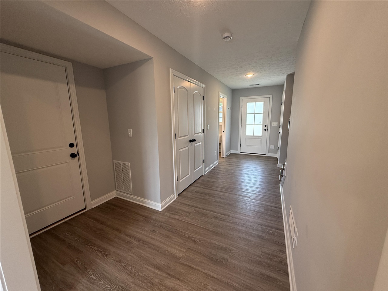 413 Sandy Circle Property Photo 5
