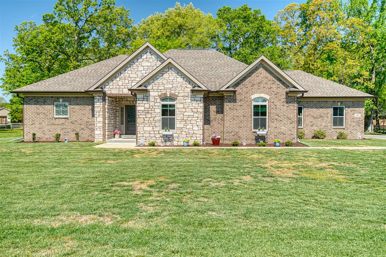 107 Oaktree Lane Property Photo 1