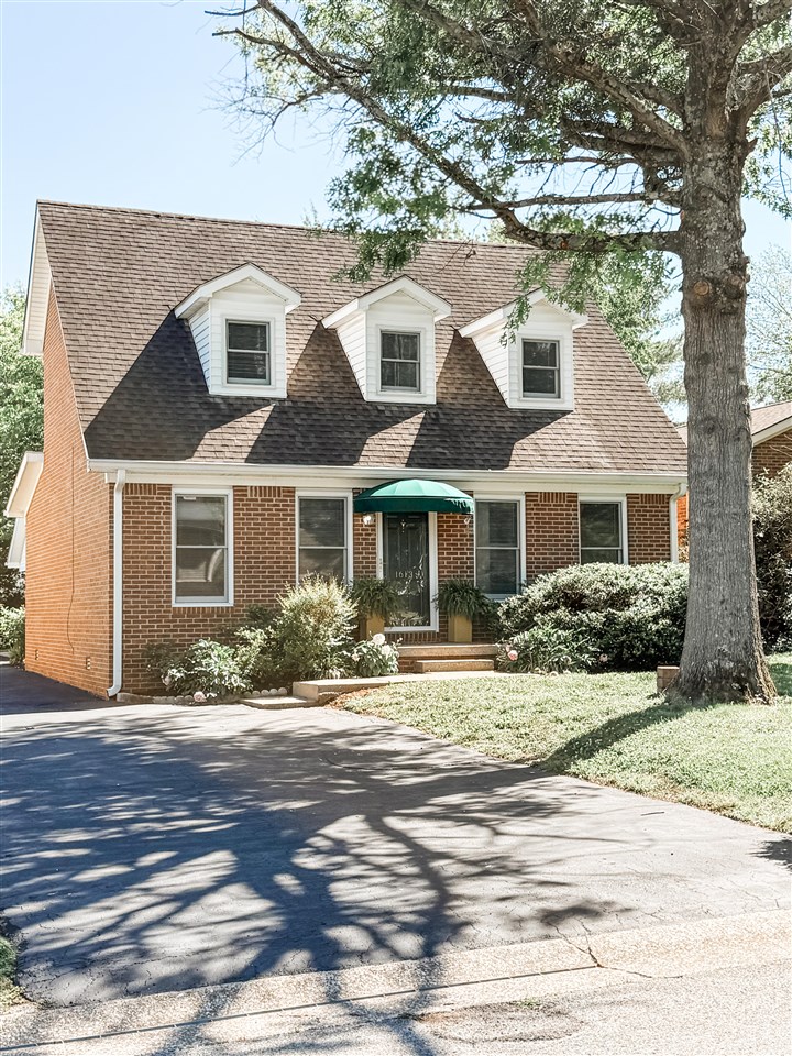 1613 Pleasant Way