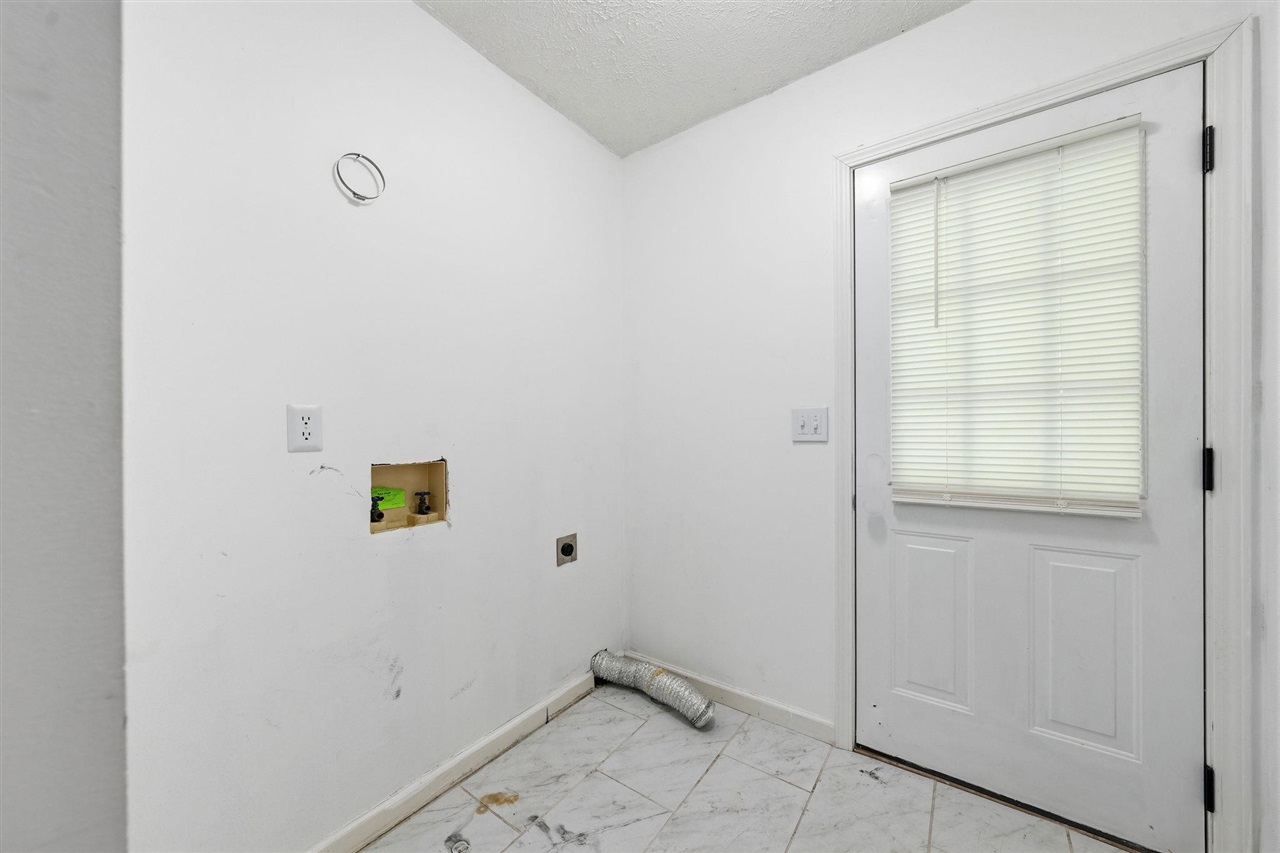 718 Old Porter Pike Property Photo 13