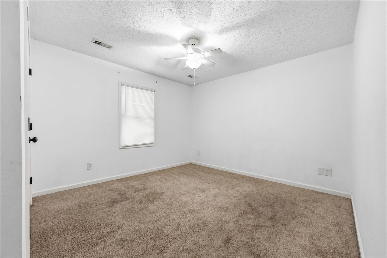 718 Old Porter Pike Property Photo 15