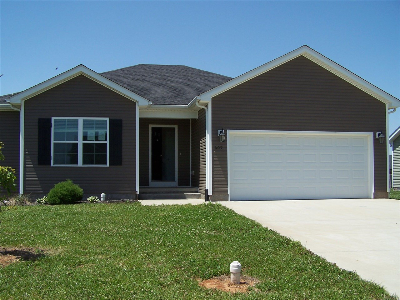 609 St George Way Property Photo 1