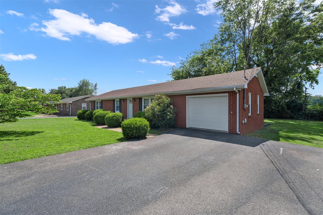 513 Bloomfield Drive Property Photo 1