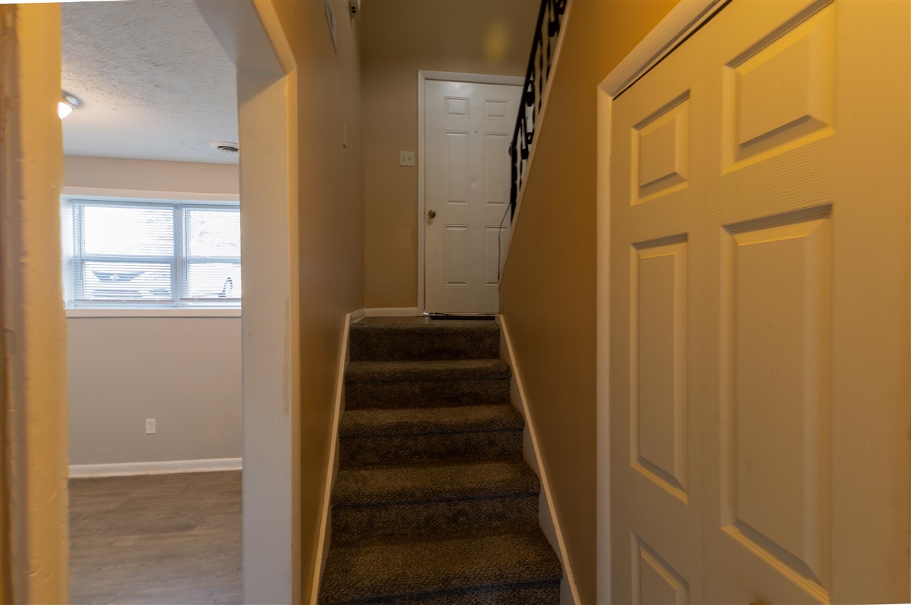 105 Windy Circle Property Photo 4
