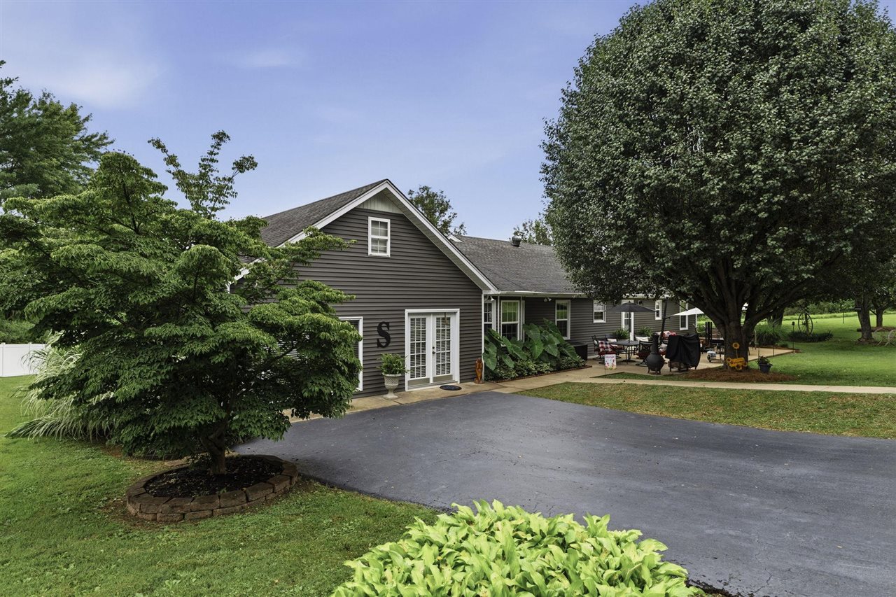 1040 Rapids Road Property Photo 4