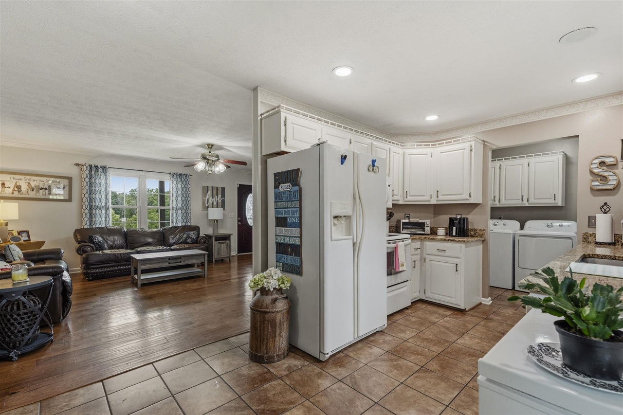 1040 Rapids Road Property Photo 10