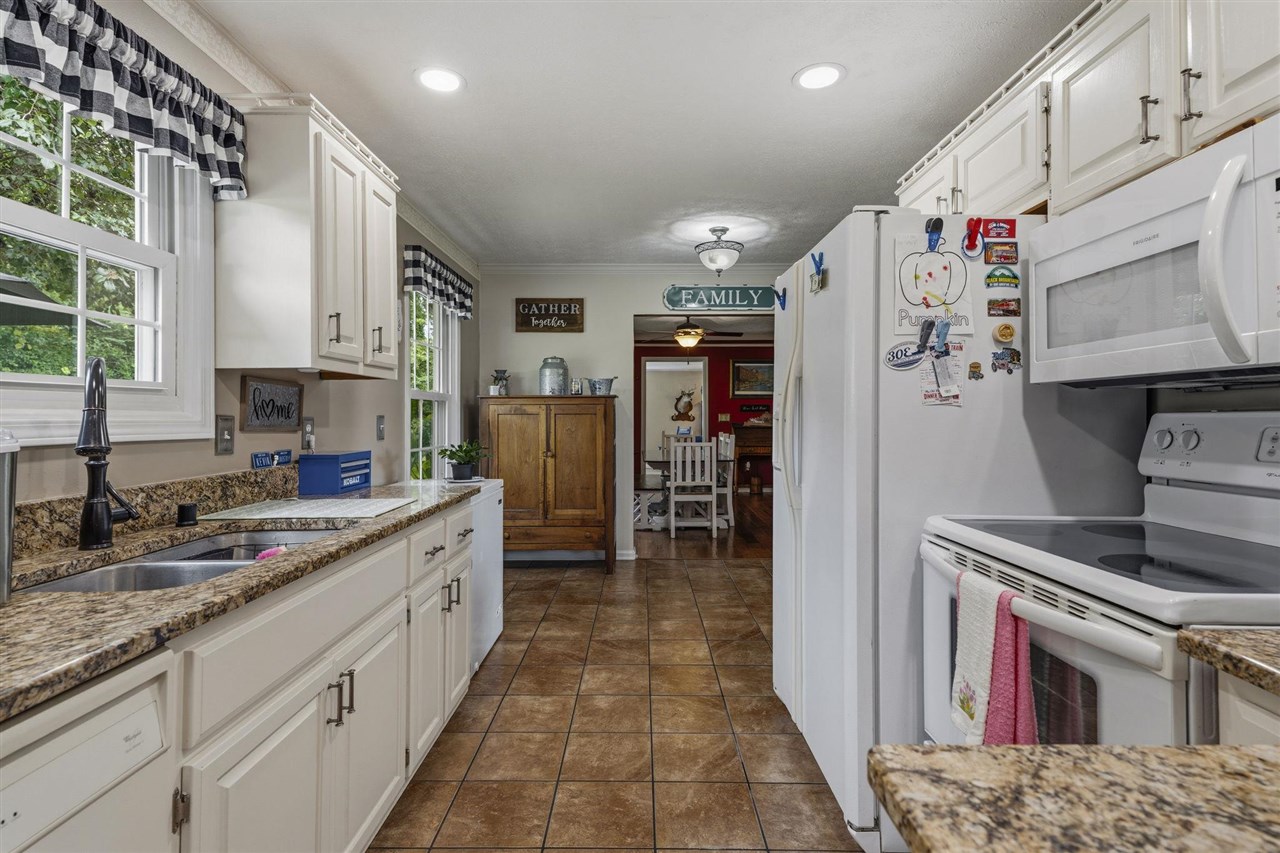 1040 Rapids Road Property Photo 11