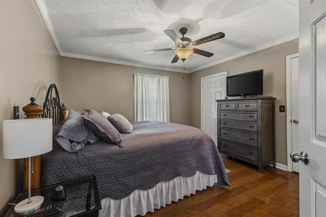 1040 Rapids Road Property Photo 14