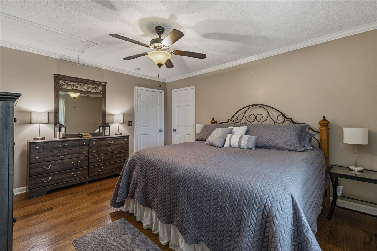 1040 Rapids Road Property Photo 15