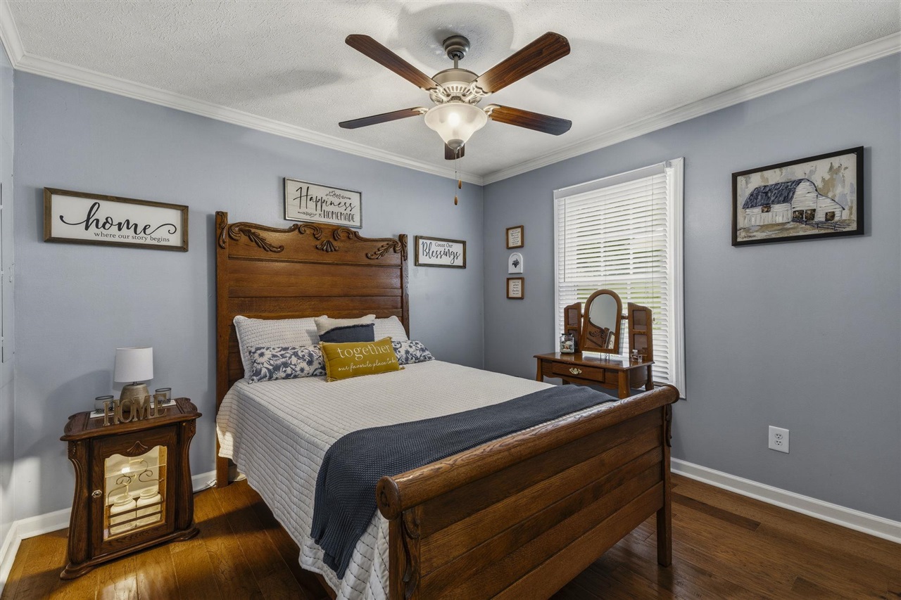 1040 Rapids Road Property Photo 17