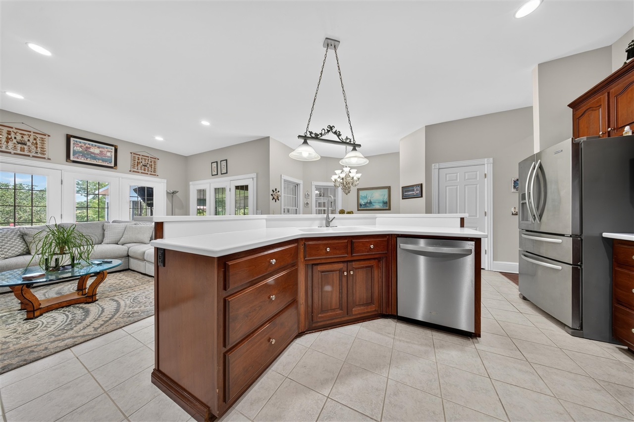 100 Tolbert Lane Property Photo 8