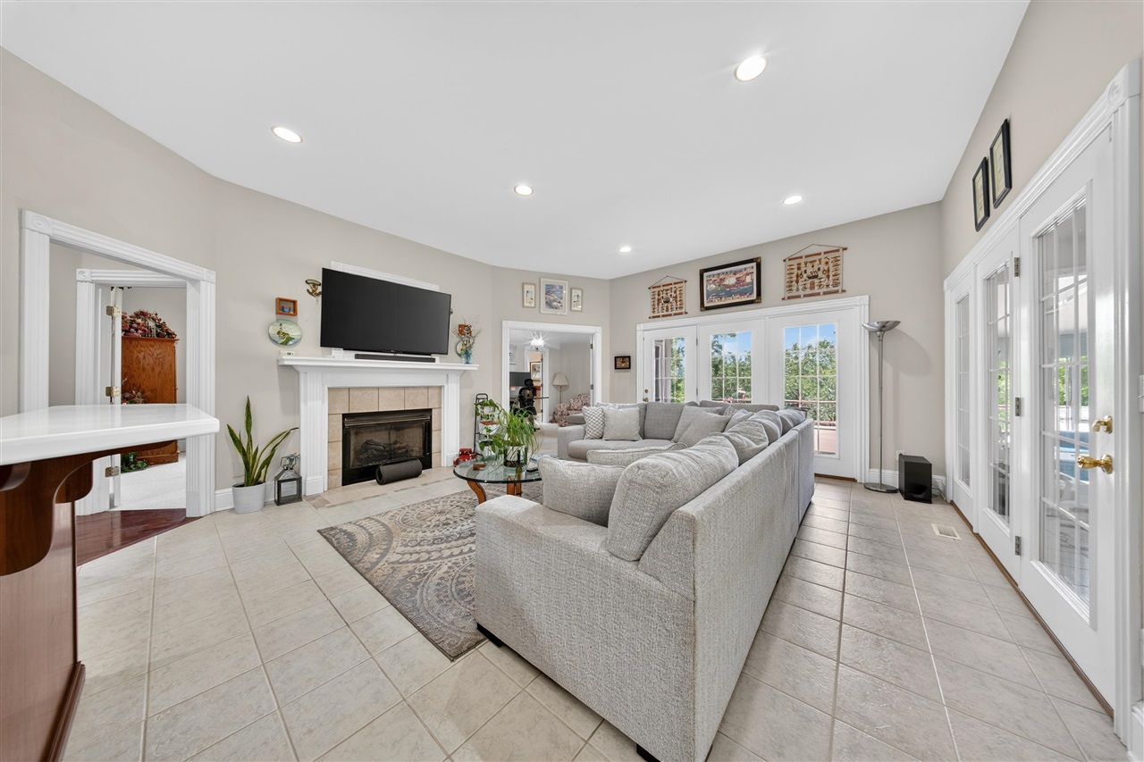 100 Tolbert Lane Property Photo 14