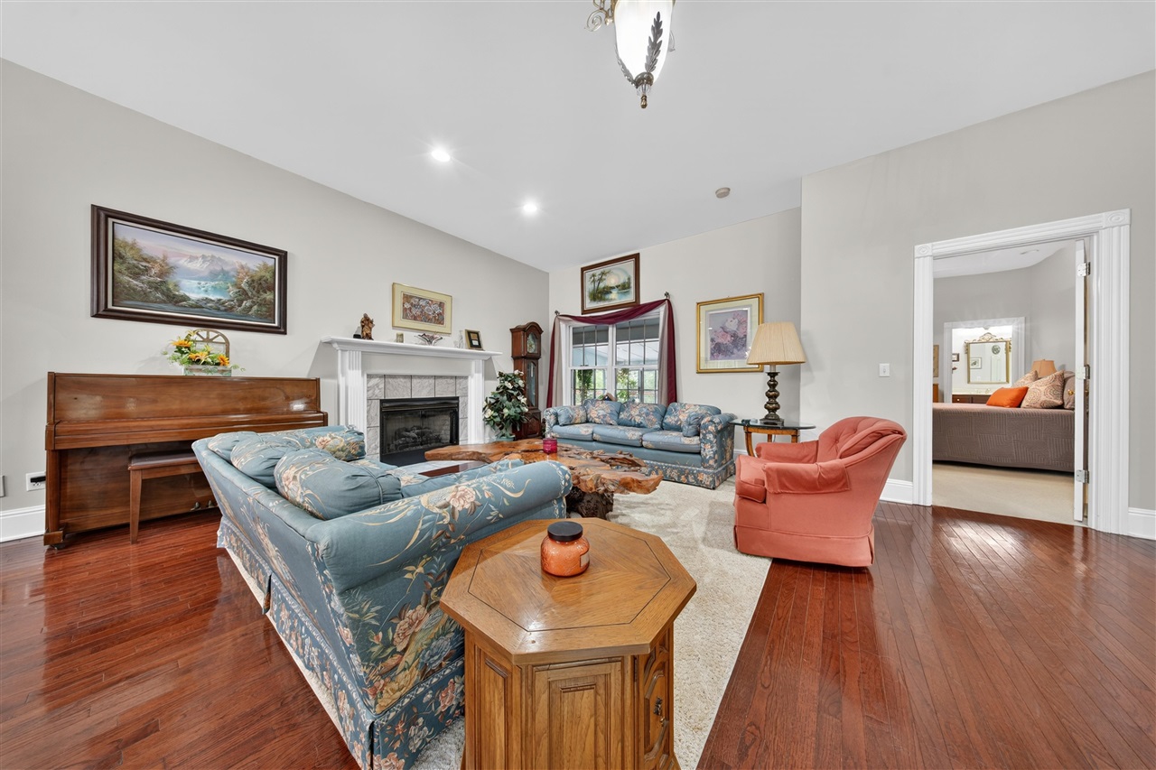 100 Tolbert Lane Property Photo 17