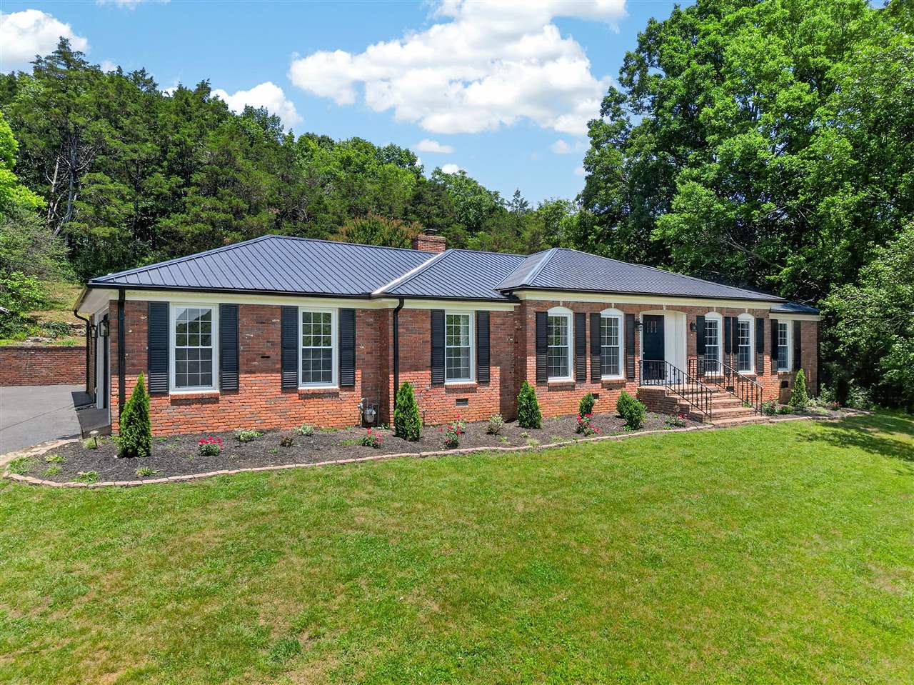 127 Daleview Circle Property Photo 1