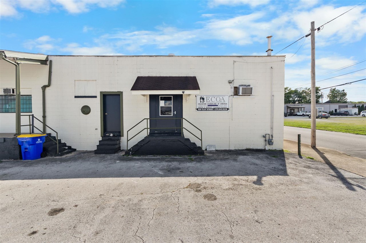 920 Clay Street Property Photo 4