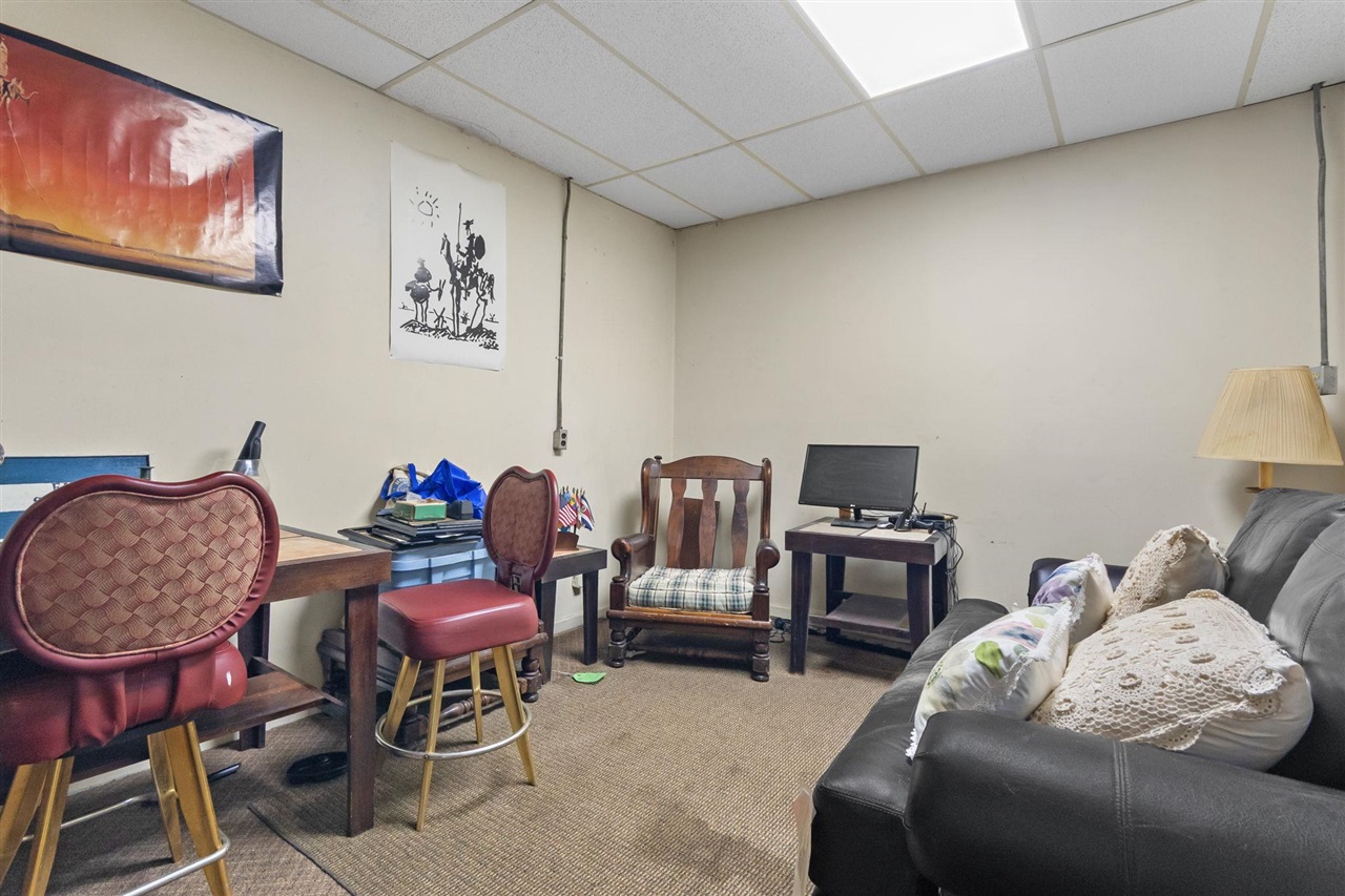 920 Clay Street Property Photo 8