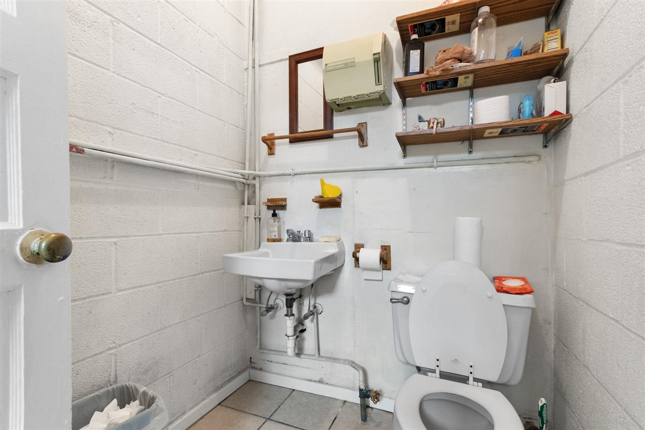 920 Clay Street Property Photo 11